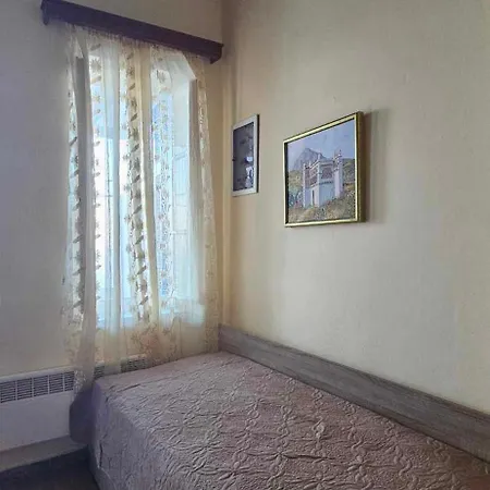 Nikola's House Kardhiani